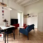 Апартаменты The Tiny House In The Courtyard In Agrate Brianza