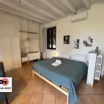 Апартаменты The Tiny House In The Courtyard In Agrate Brianza *