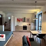 The Tiny House In The Courtyard In Agrate Brianza * Рим
